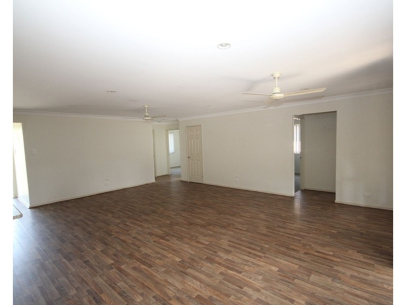 8 Figbird Close, Goodna QLD 4300