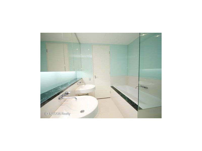 8 Glen St ,, Milsons Point NSW 2061