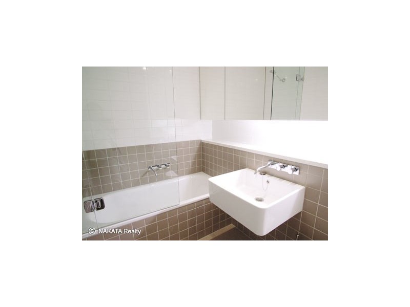 8 Glen St  ., Milsons Point NSW 2061