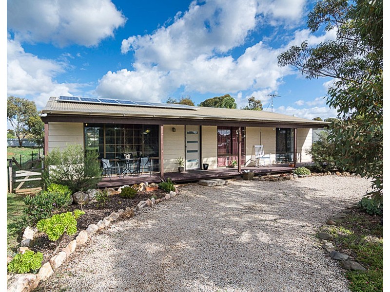 15 Cemetery Road, Callington SA 5254