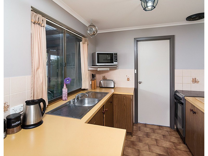 15 Cemetery Road, Callington SA 5254