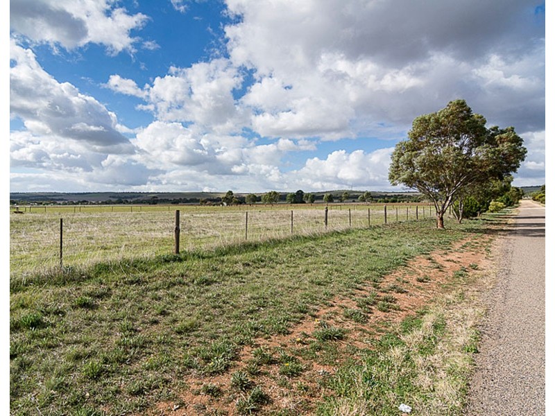 15 Cemetery Road, Callington SA 5254
