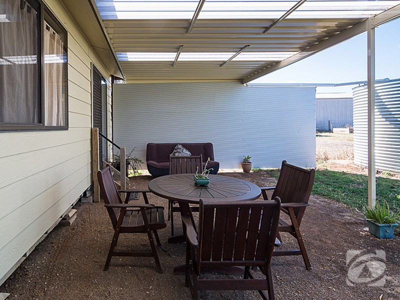 15 Cemetery Road, Callington SA 5254