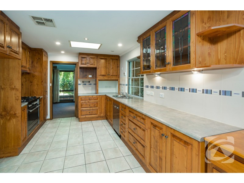 10 Shiraz Court, Aberfoyle Park SA 5159