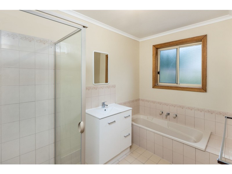 1/8 Douglas Drive, Mount Barker SA 5251