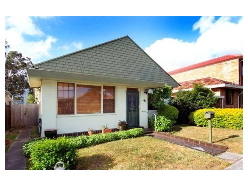 8 Universal Street, Eastlakes NSW 2018