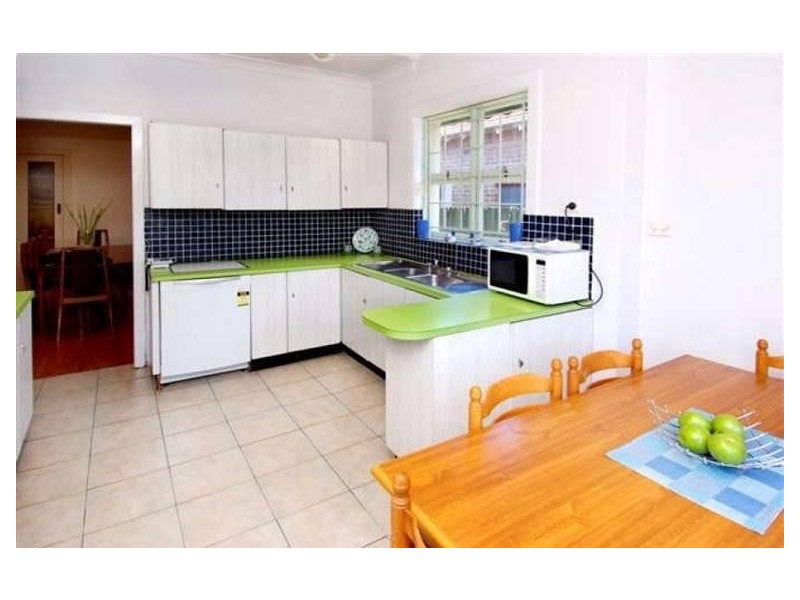 8 Universal Street, Eastlakes NSW 2018