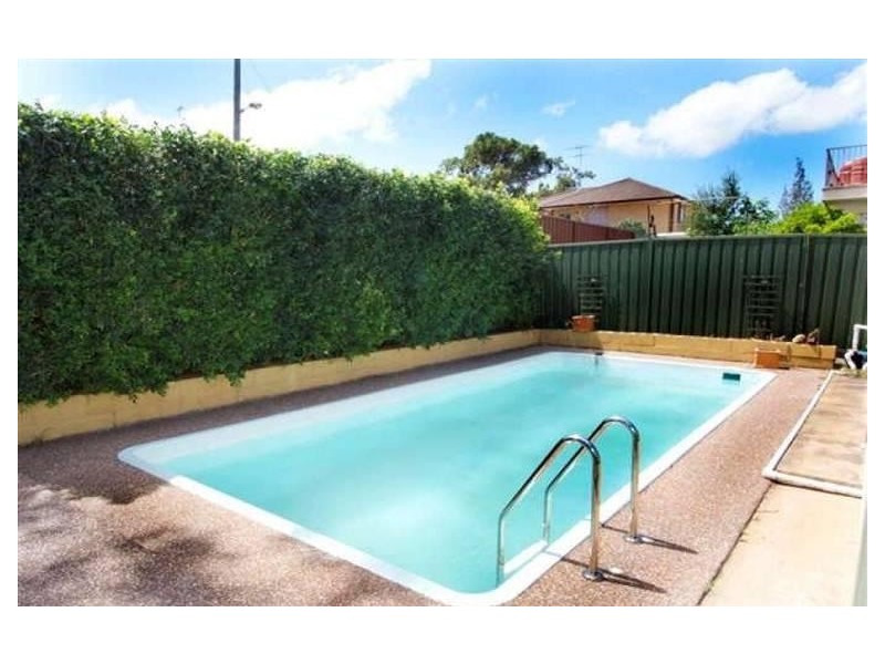 8 Universal Street, Eastlakes NSW 2018