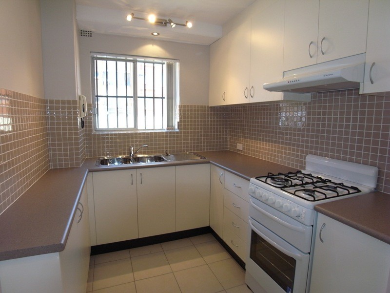 2/16 Barber Avenue, Eastlakes NSW 2018