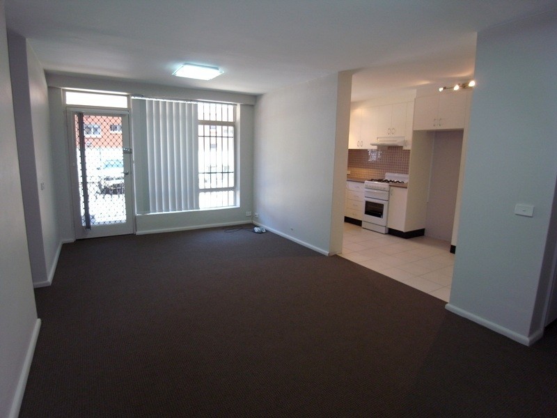 2/16 Barber Avenue, Eastlakes NSW 2018