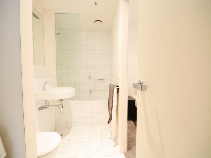 2307/620 Collins Street, Melbourne VIC 3000