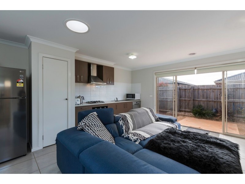 8 Harper  Street, Melton South VIC 3338