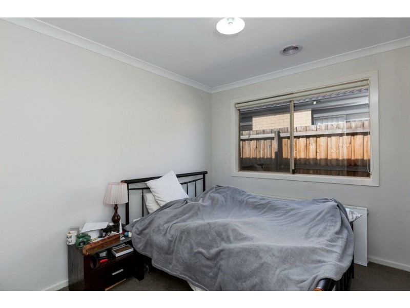 8 Harper  Street, Melton South VIC 3338