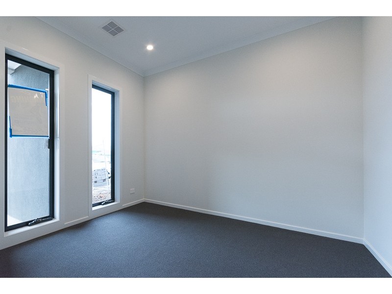 11 Carnaby  Grove, Burnside VIC 3023