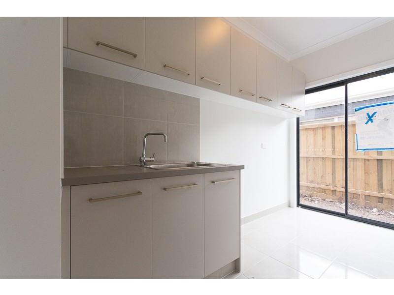 11 Carnaby  Grove, Burnside VIC 3023