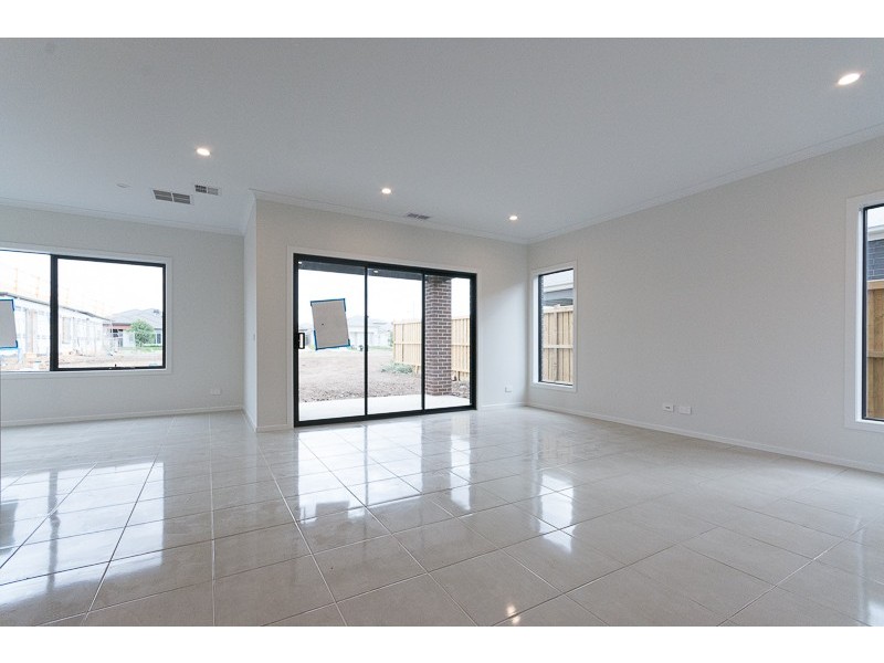 11 Carnaby  Grove, Burnside VIC 3023