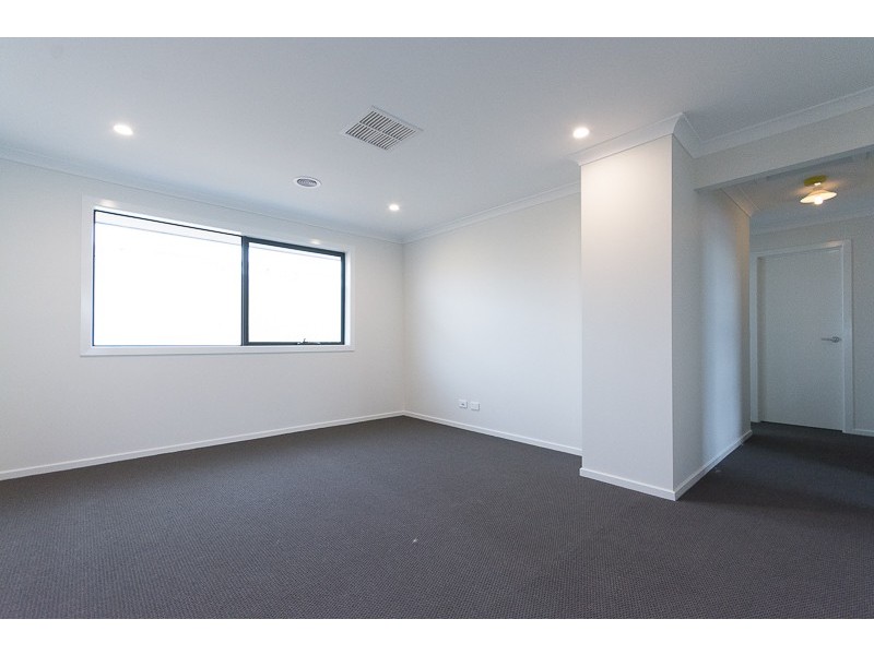 11 Carnaby  Grove, Burnside VIC 3023