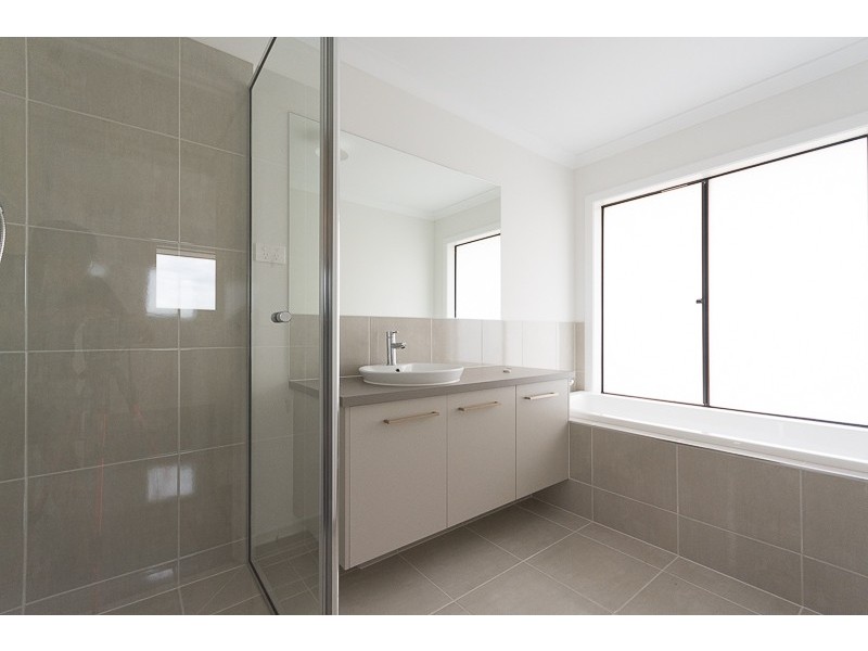 11 Carnaby  Grove, Burnside VIC 3023