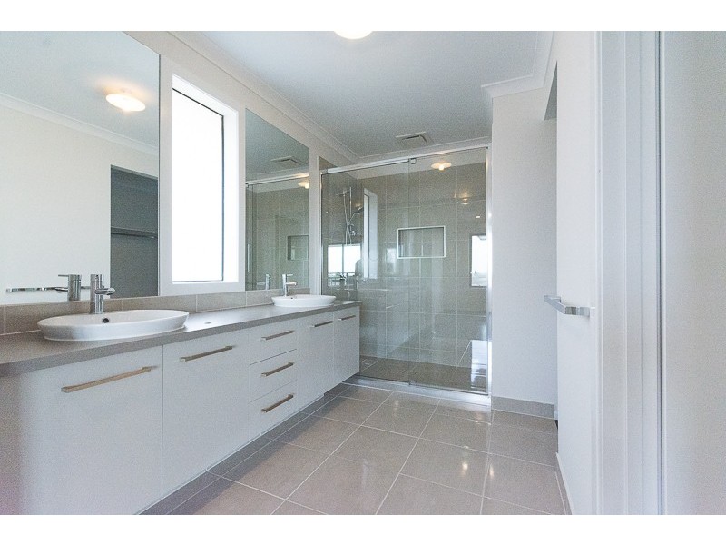 11 Carnaby  Grove, Burnside VIC 3023