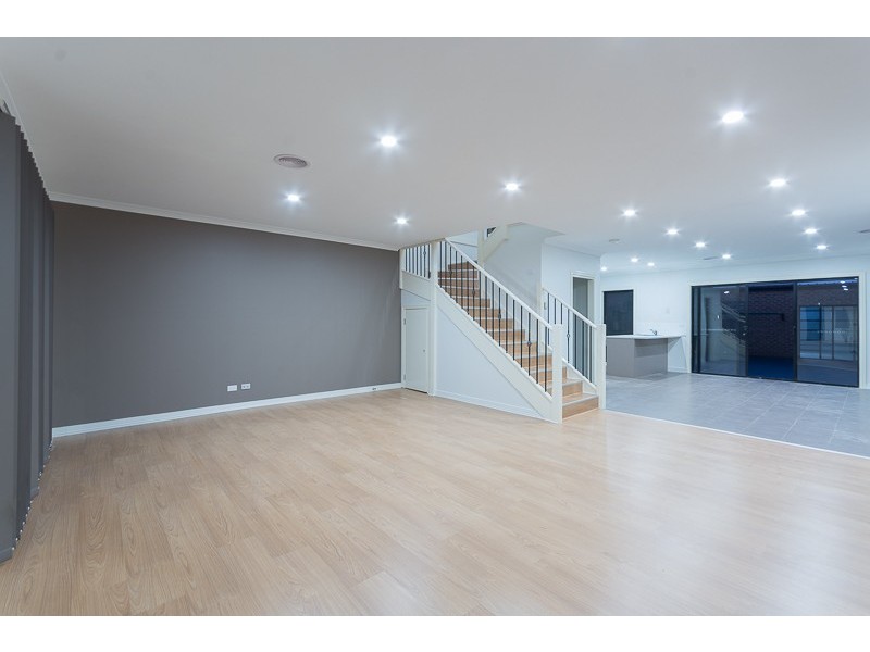 53 Swamphen Drive, Williams Landing VIC 3027