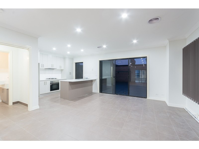 53 Swamphen Drive, Williams Landing VIC 3027