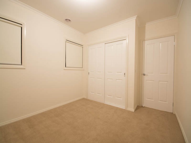 2/8 Nelson Court, Avondale Heights VIC 3034