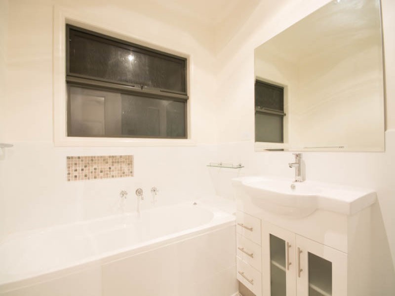 2/8 Nelson Court, Avondale Heights VIC 3034