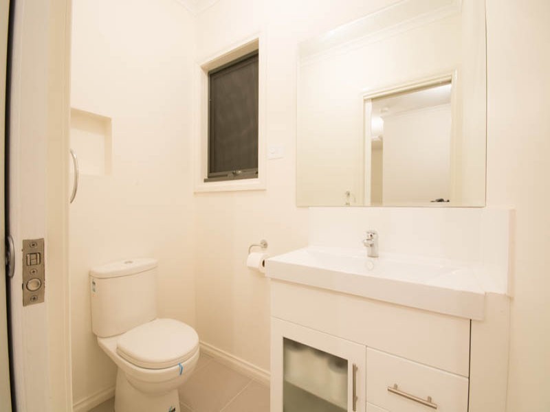 2/8 Nelson Court, Avondale Heights VIC 3034