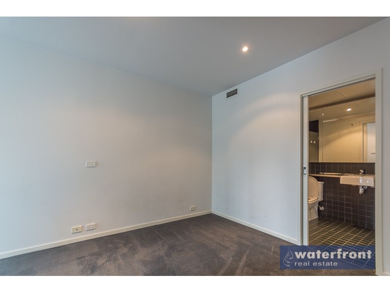 804/18 Waterview Walk, Docklands VIC 3008
