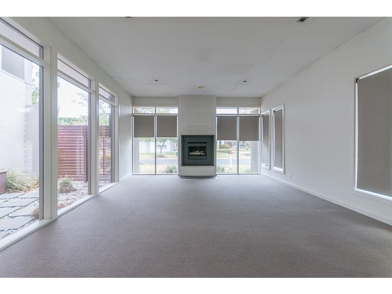 18 Cremorne Street, Sanctuary Lakes VIC 3030