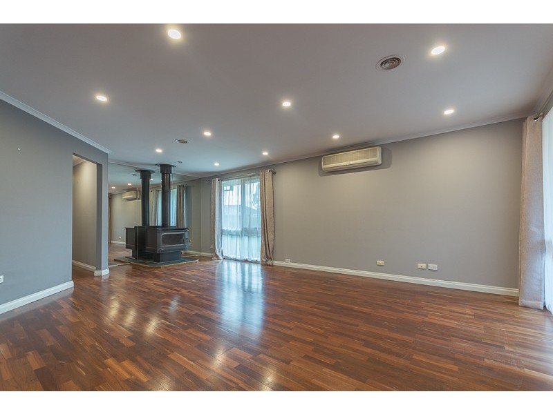 7 Ketwick Court, Sydenham VIC 3037