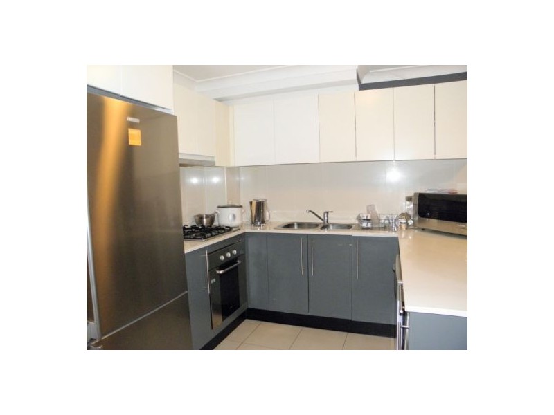 21/2-8 Kitchener Avenue, Regents Park NSW 2143