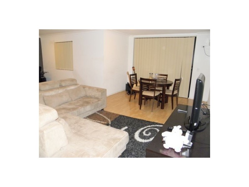 21/2-8 Kitchener Avenue, Regents Park NSW 2143