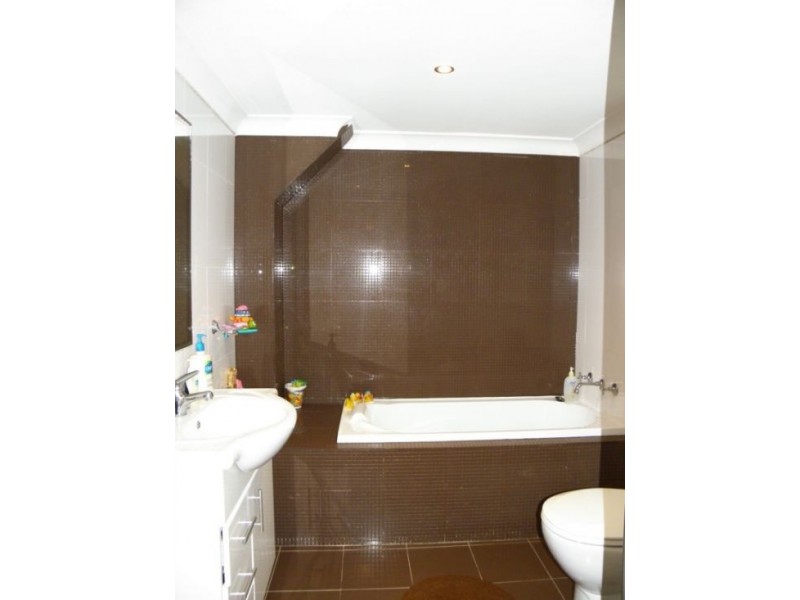 21/2-8 Kitchener Avenue, Regents Park NSW 2143