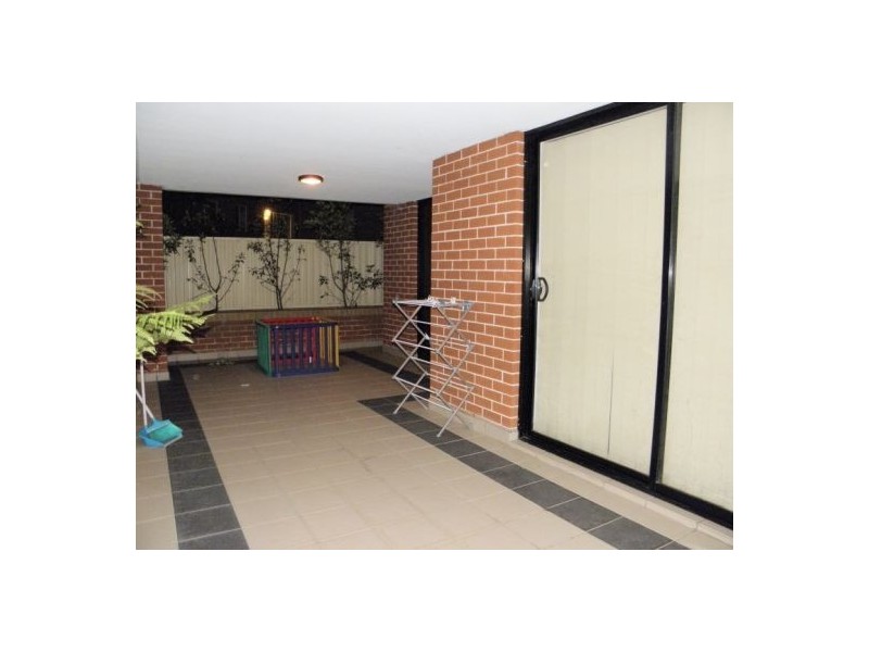 21/2-8 Kitchener Avenue, Regents Park NSW 2143