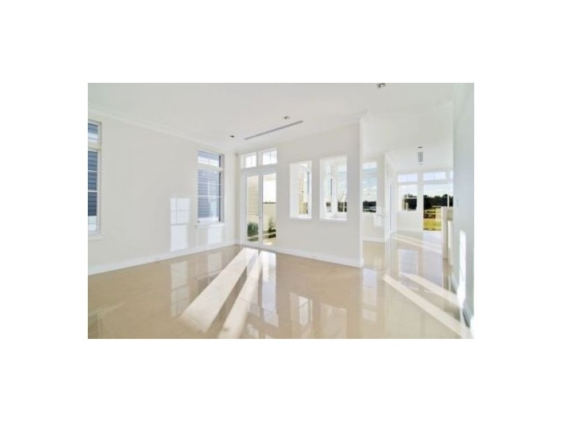 105 Peninsula Drive, Breakfast Point NSW 2137