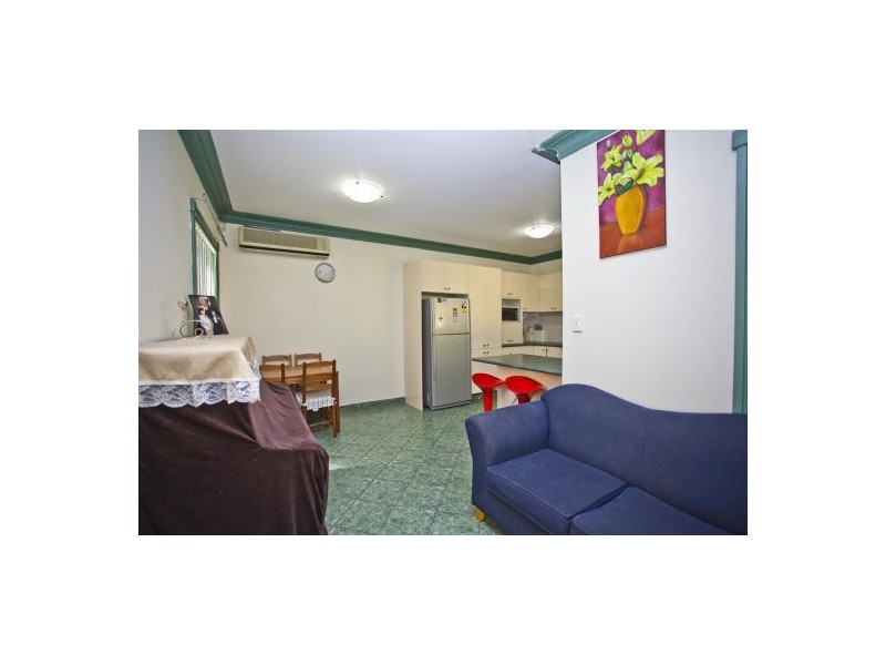 3/80 Boronia Rd, Greenacre NSW 2190