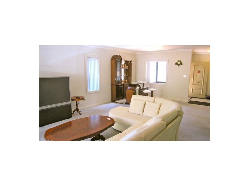 38 Charlton Dr, Liberty Grove NSW 2138