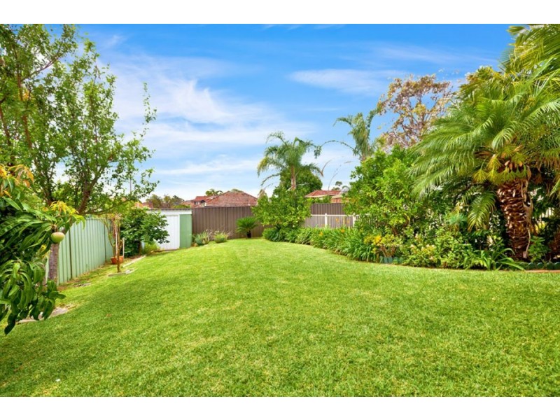 9 Jean Street, Greenacre NSW 2190