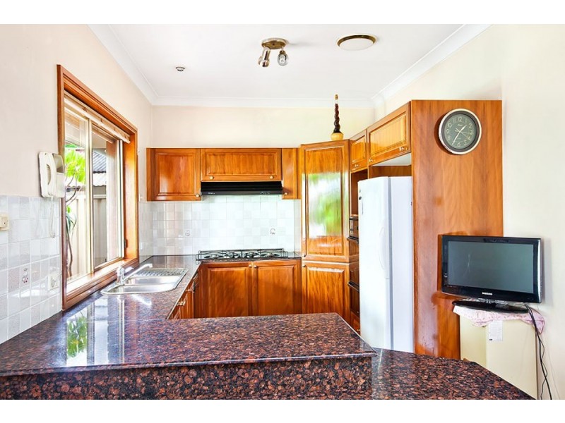 9 Jean St, Greenacre NSW 2190