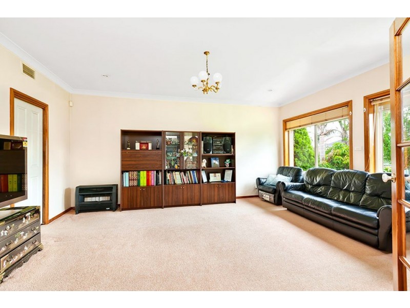 9 Jean St, Greenacre NSW 2190