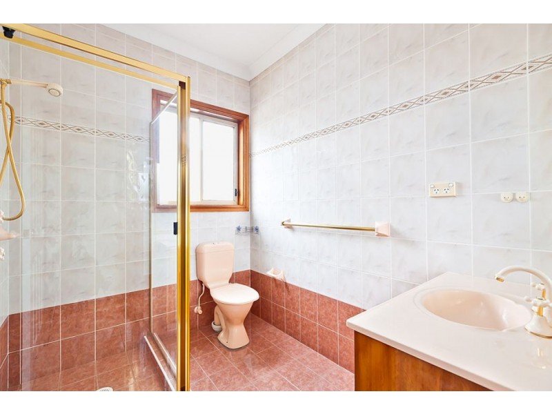 9 Jean St, Greenacre NSW 2190