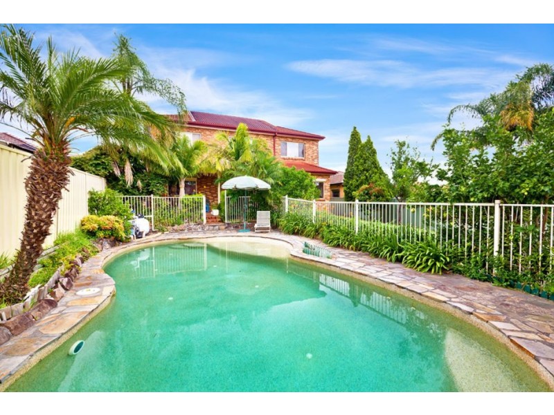 9 Jean St, Greenacre NSW 2190