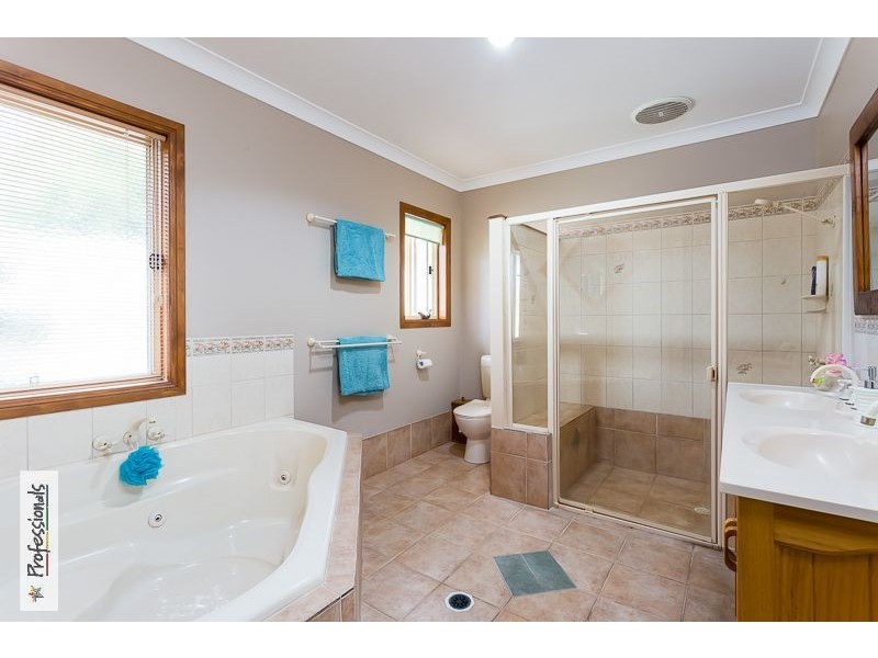 18 Queensbury Court, Wellington Point QLD 4160