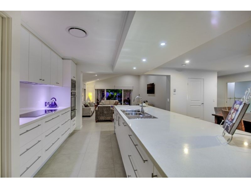16 Como Street, Ormiston QLD 4160