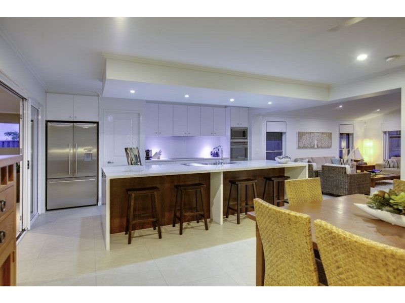 16 Como Street, Ormiston QLD 4160