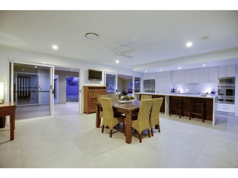 16 Como Street, Ormiston QLD 4160