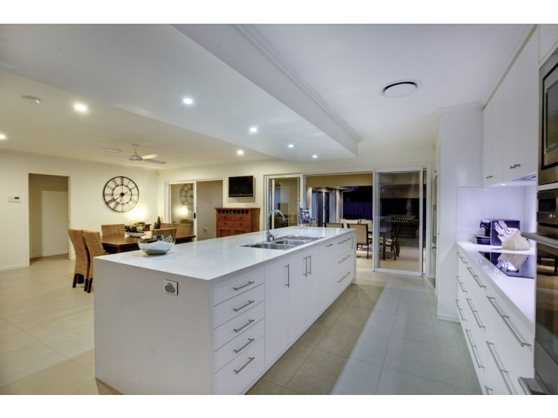 16 Como Street, Ormiston QLD 4160