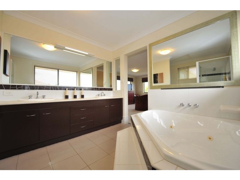13 White Fig Place, Thornlands QLD 4164