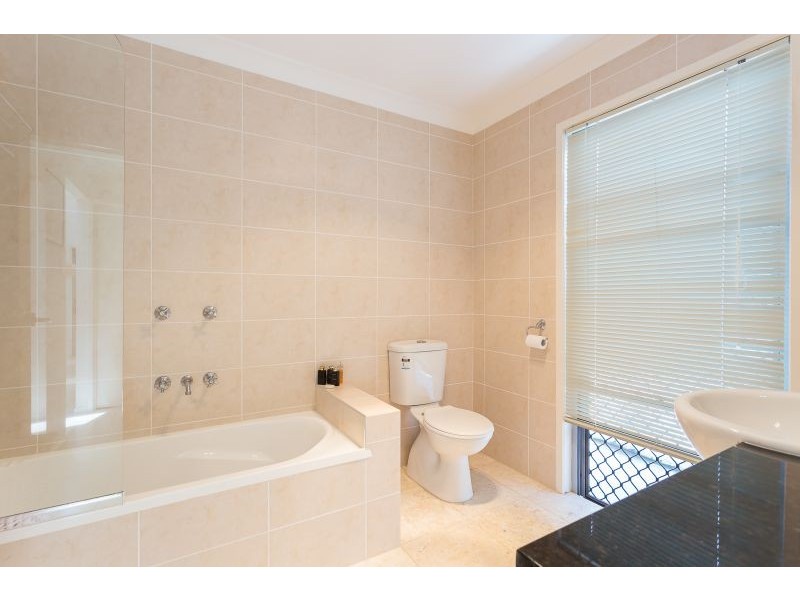 131 Passage Street, Cleveland QLD 4163